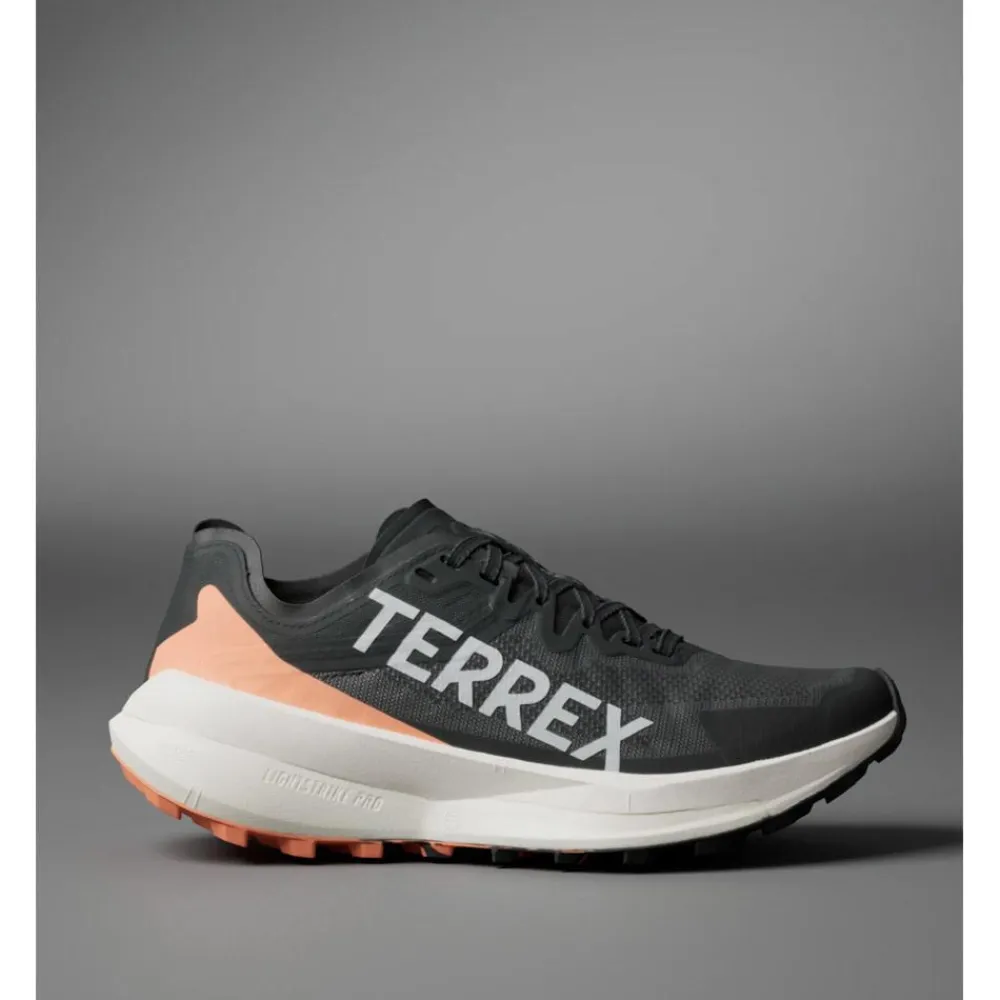 Outlet Chaussures de trail Terrex Agravic Speed W Core Black Grey One Amber Tint Femme Chaussures Trail Femme