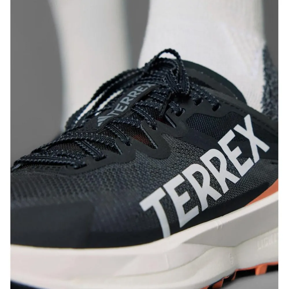 Outlet Chaussures de trail Terrex Agravic Speed W Core Black Grey One Amber Tint Femme Chaussures Trail Femme