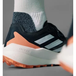 Outlet Chaussures de trail Terrex Agravic Speed W Core Black Grey One Amber Tint Femme Chaussures Trail Femme