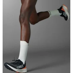 Outlet Chaussures de trail Terrex Agravic Speed W Core Black Grey One Amber Tint Femme Chaussures Trail Femme