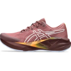 Sale Chaussures de trail Novablast 5 Tr Wmn Nature Bathing Rubble Red Femme Chaussures Trail Femme