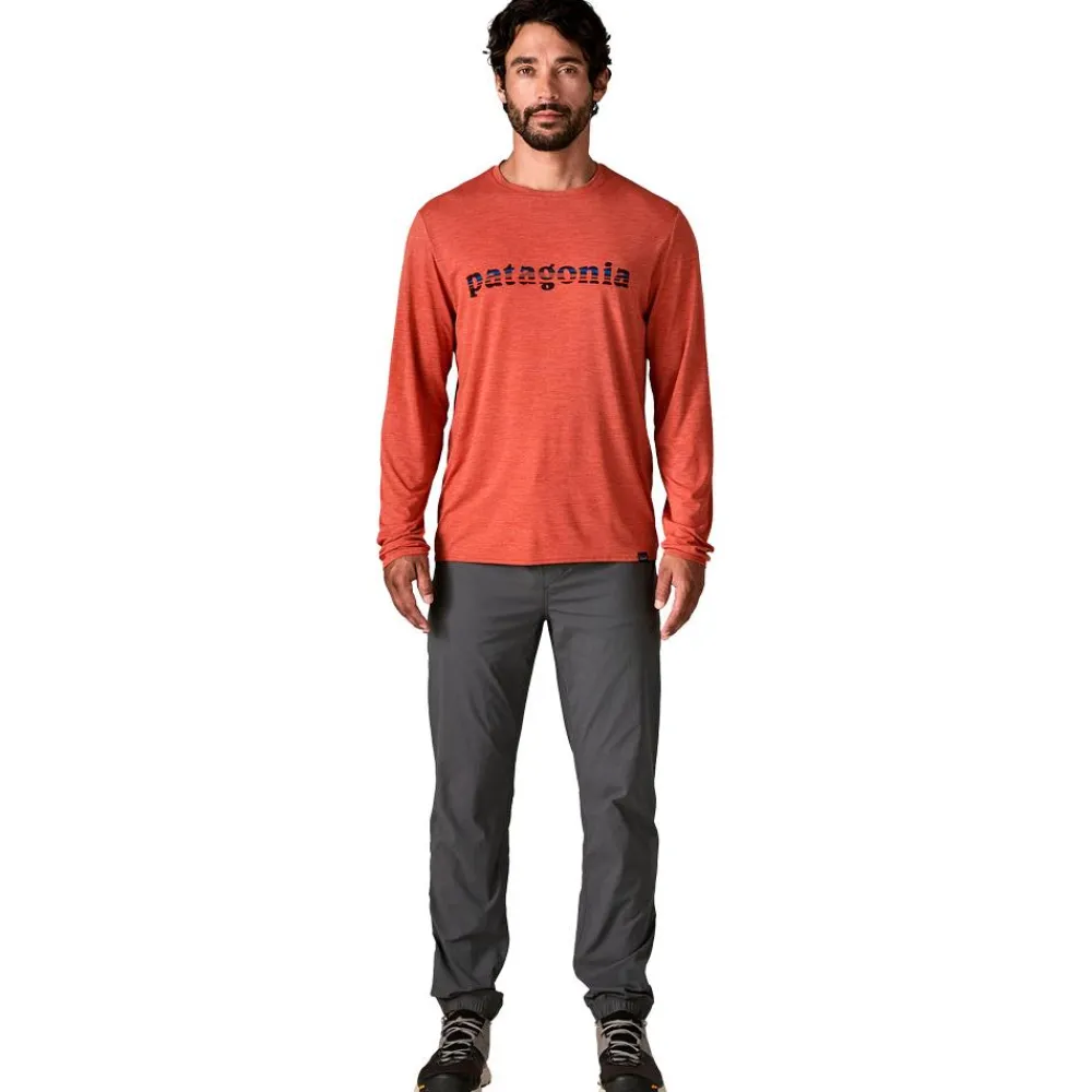 T-Shirt Randonnée<Patagonia Tee-shirt de rando M's L/S Capilene® Cool Daily Graphic 73 Text Logo Potters Red X Dye